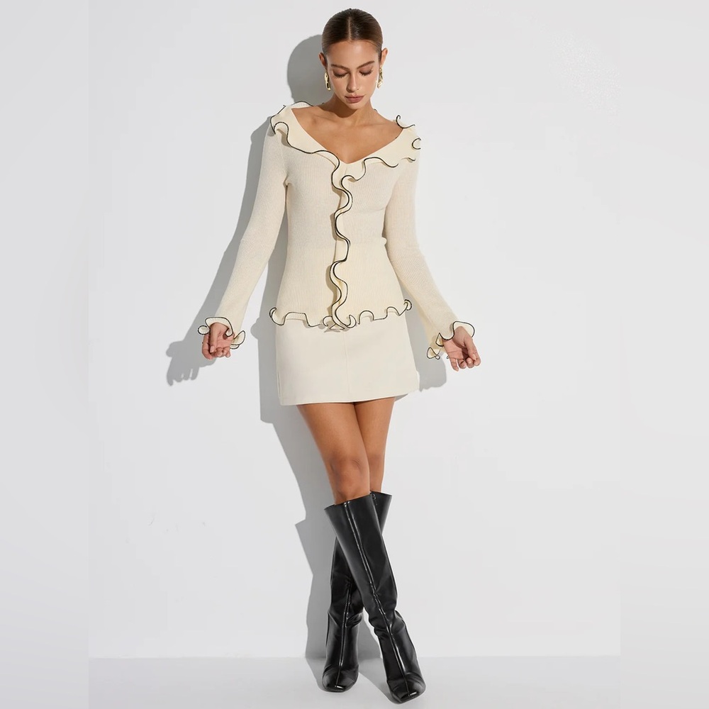 COMMENSE Contrast Trim Ruffled Sweater - size Medium - Picture 3 of 7